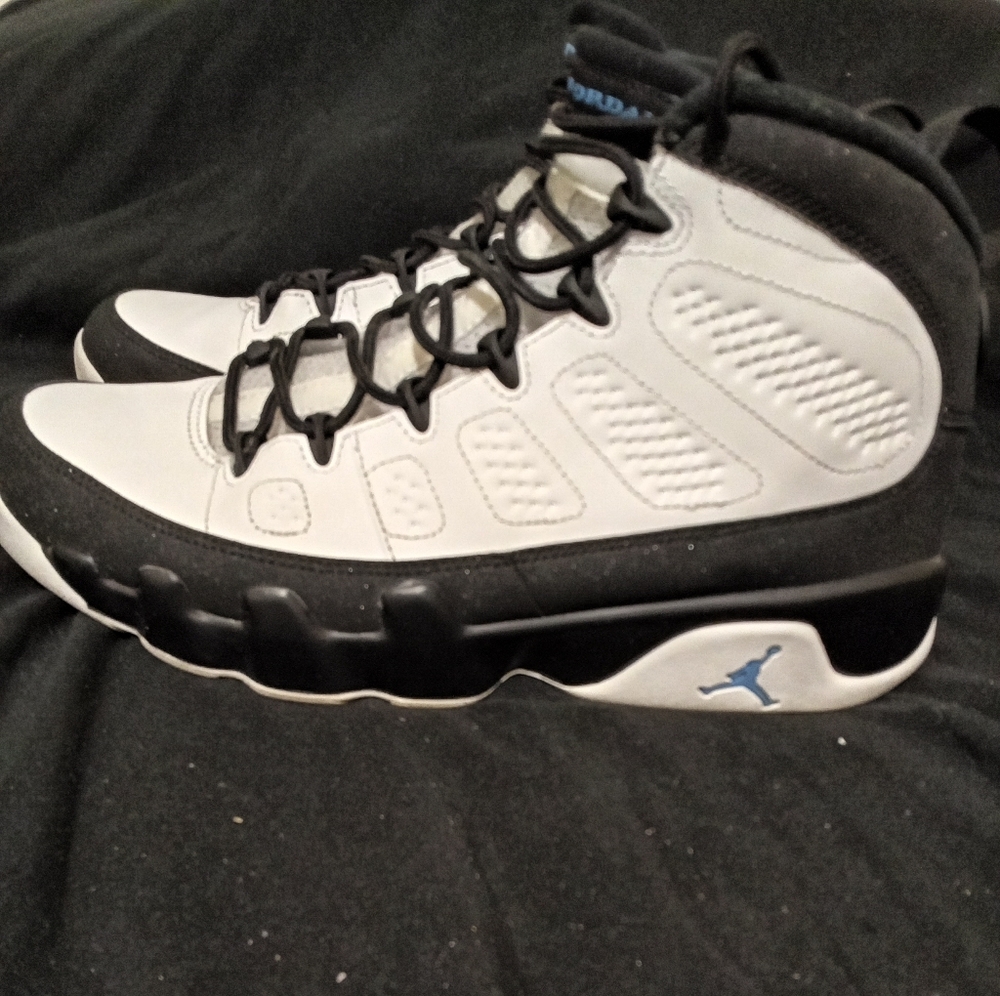 Jordan 9 Retro "University Blue" Size 9